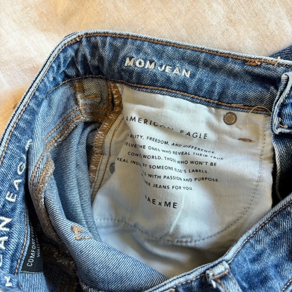 American Eagle Outfitters mom‎ jeans Classic Blue Denim Jeans - Picture 5 of 9